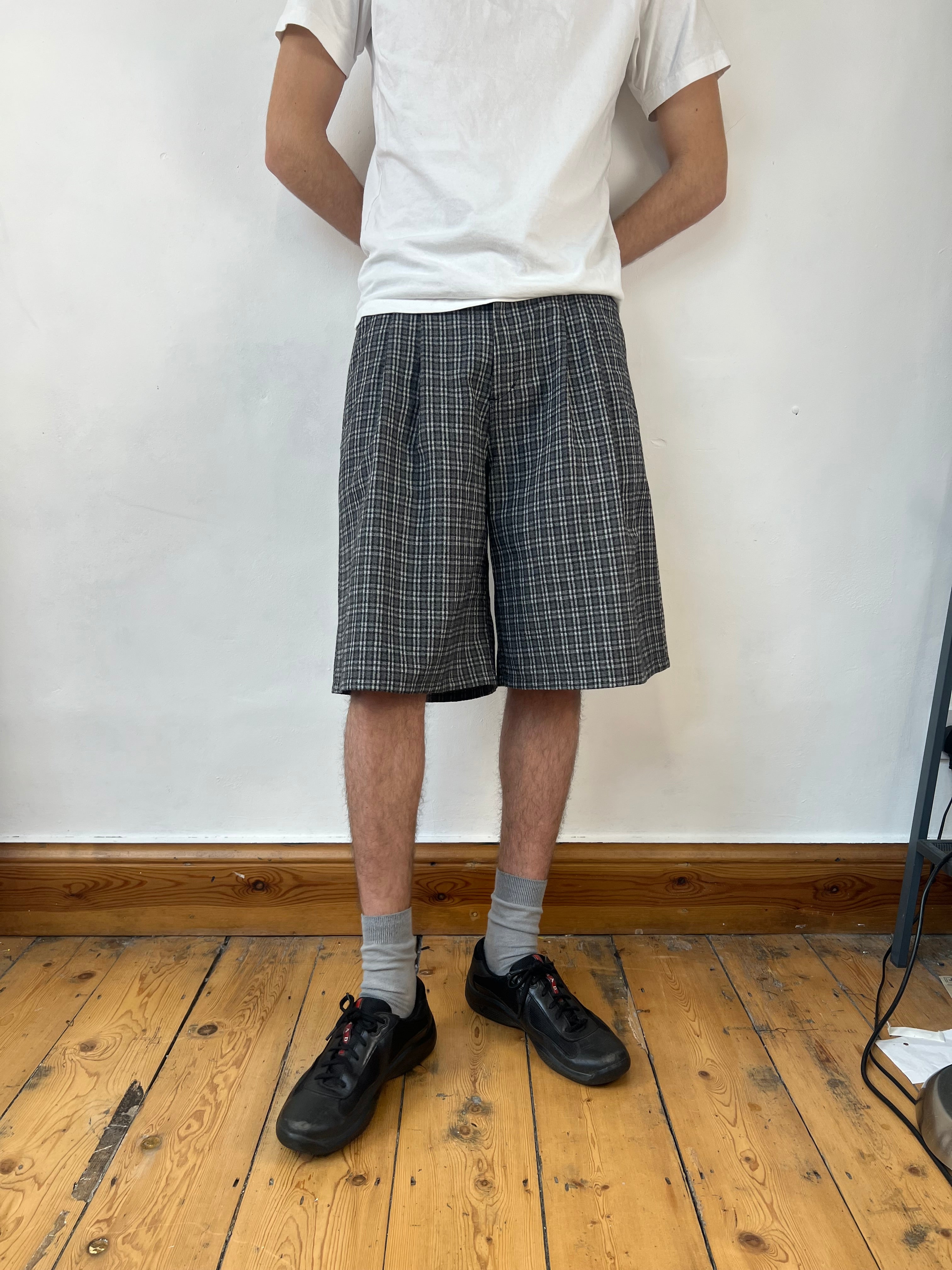 Wide double pleated shorts check