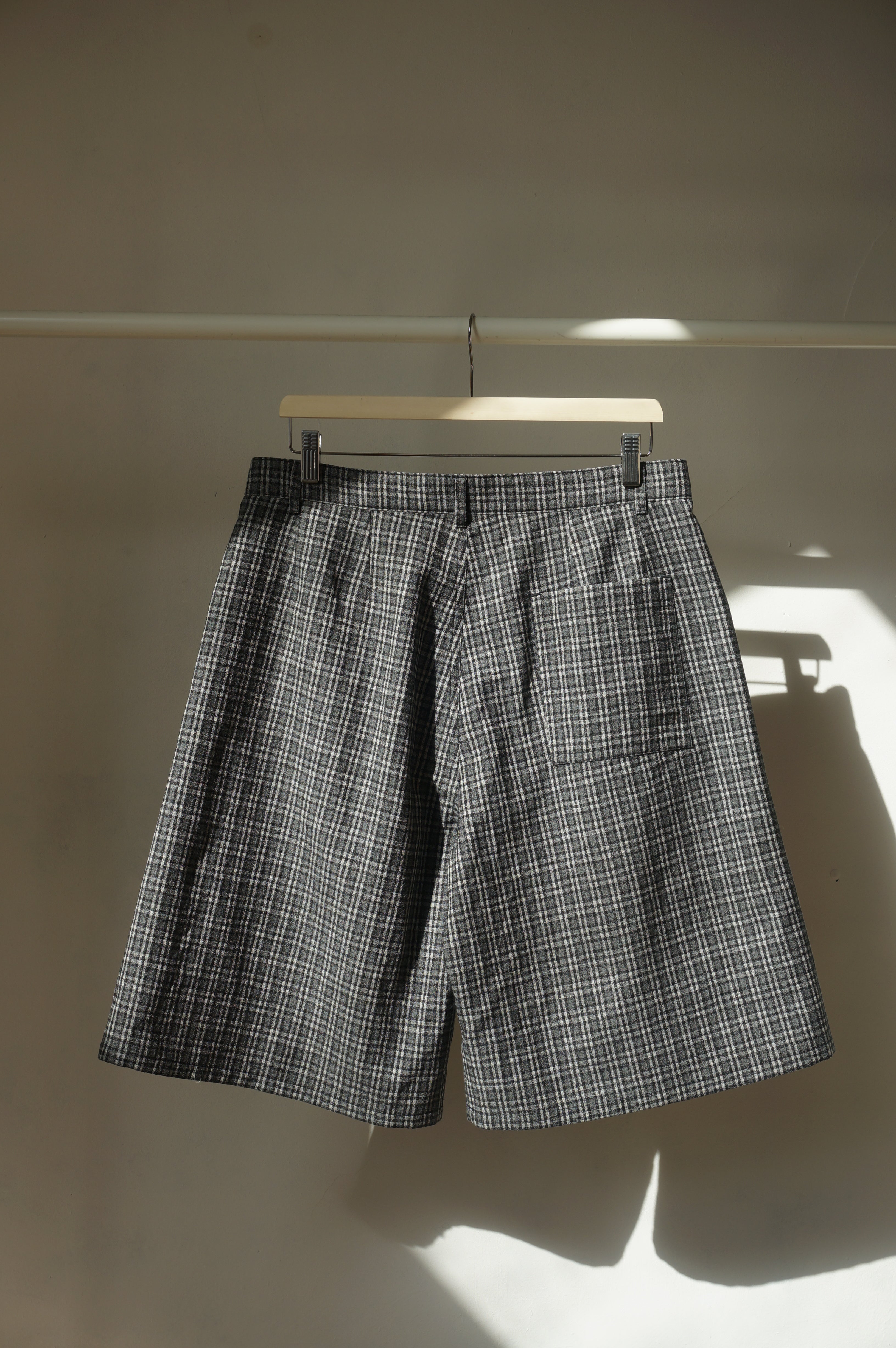 Wide double pleated shorts check