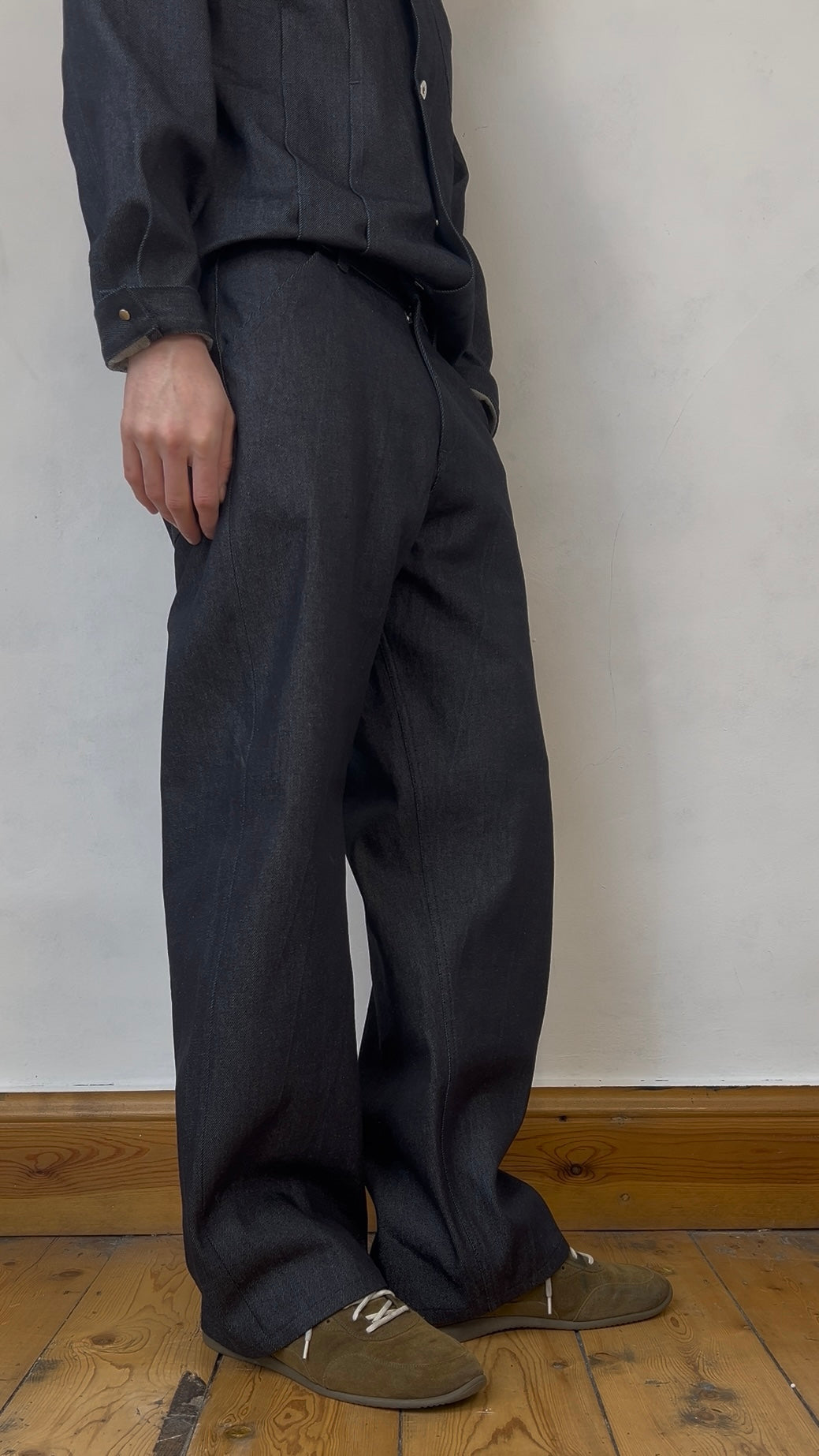 Wide cut slant jeans