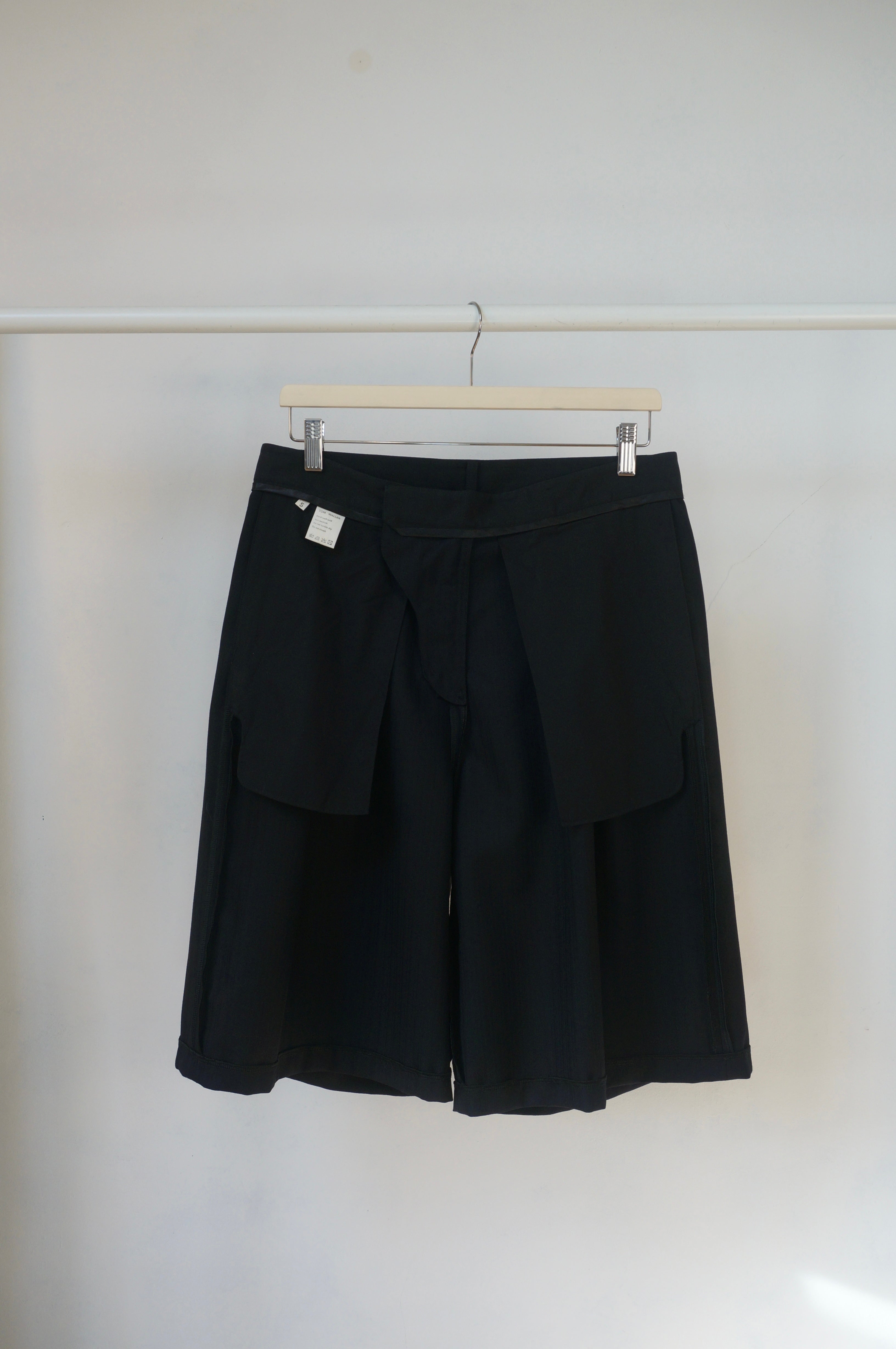 Wide double pleated shorts Fine wool